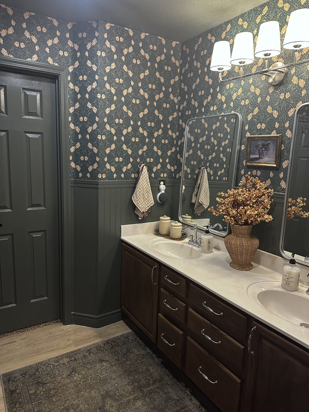 Amberly Floral Wallpaper: Traditional Botanical Green & Cream