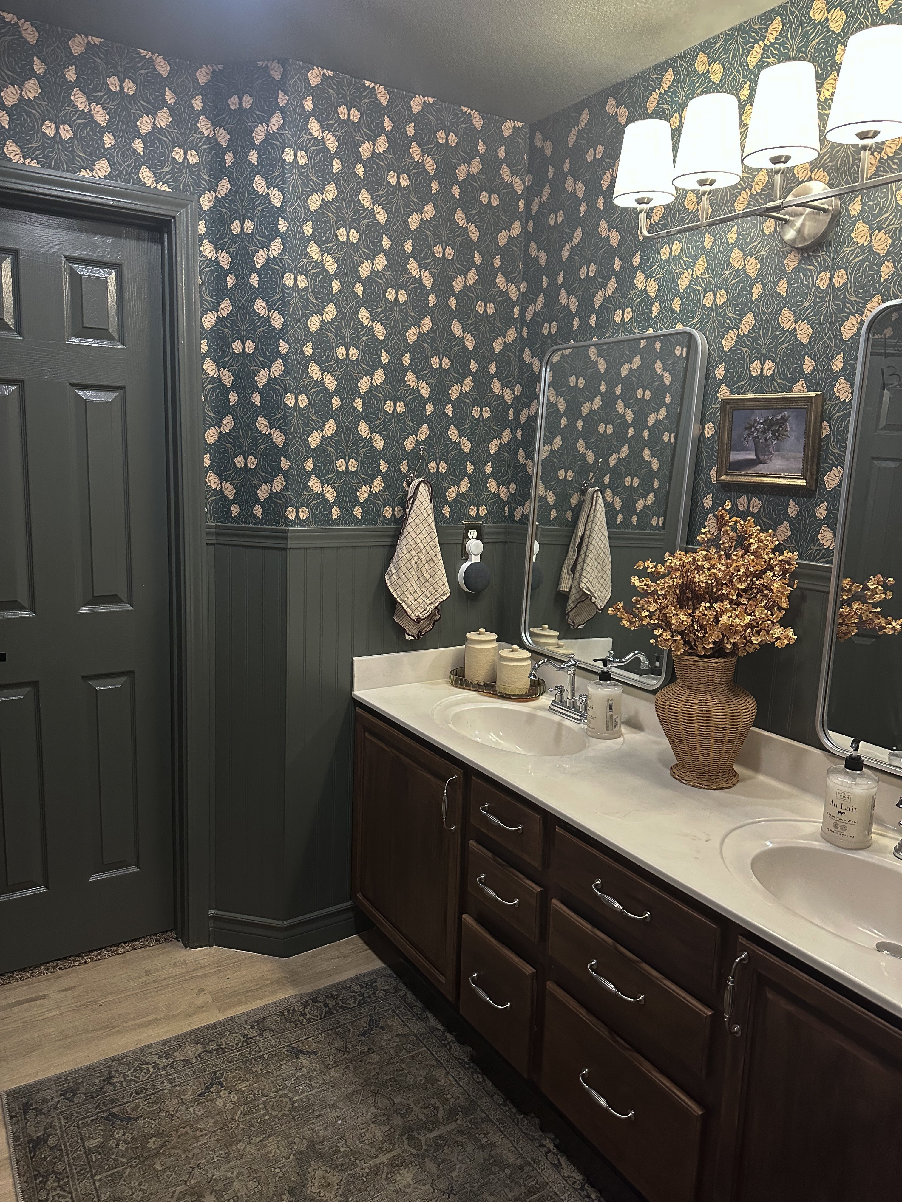 Amberly Floral Wallpaper: Traditional Botanical Green & Cream