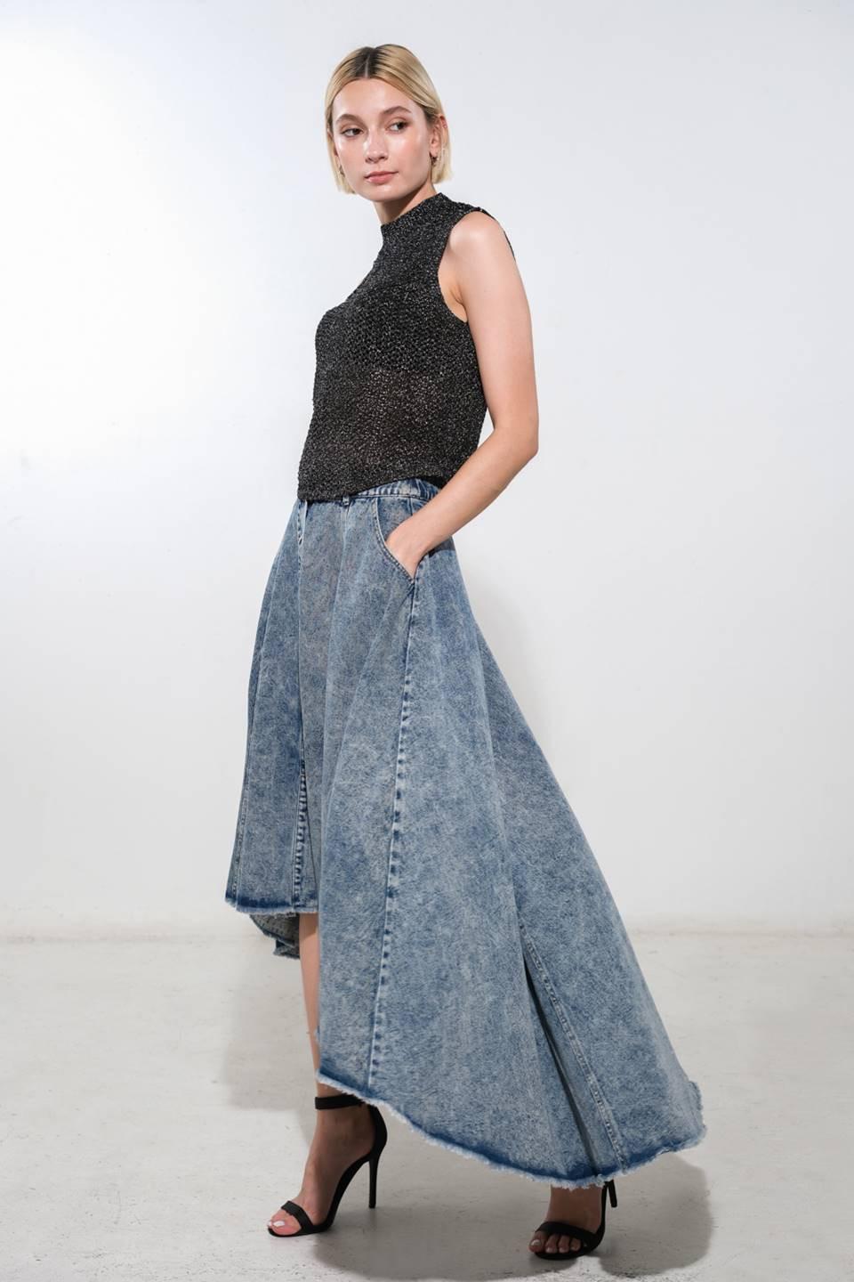 Metallic Sleeveless Mock Neck Sweater Top in Black