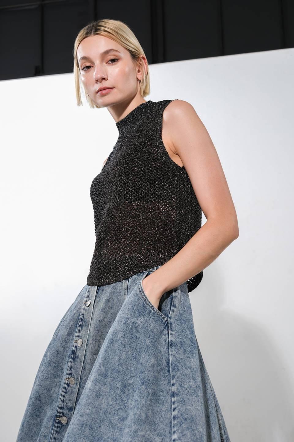 Metallic Sleeveless Mock Neck Sweater Top in Black