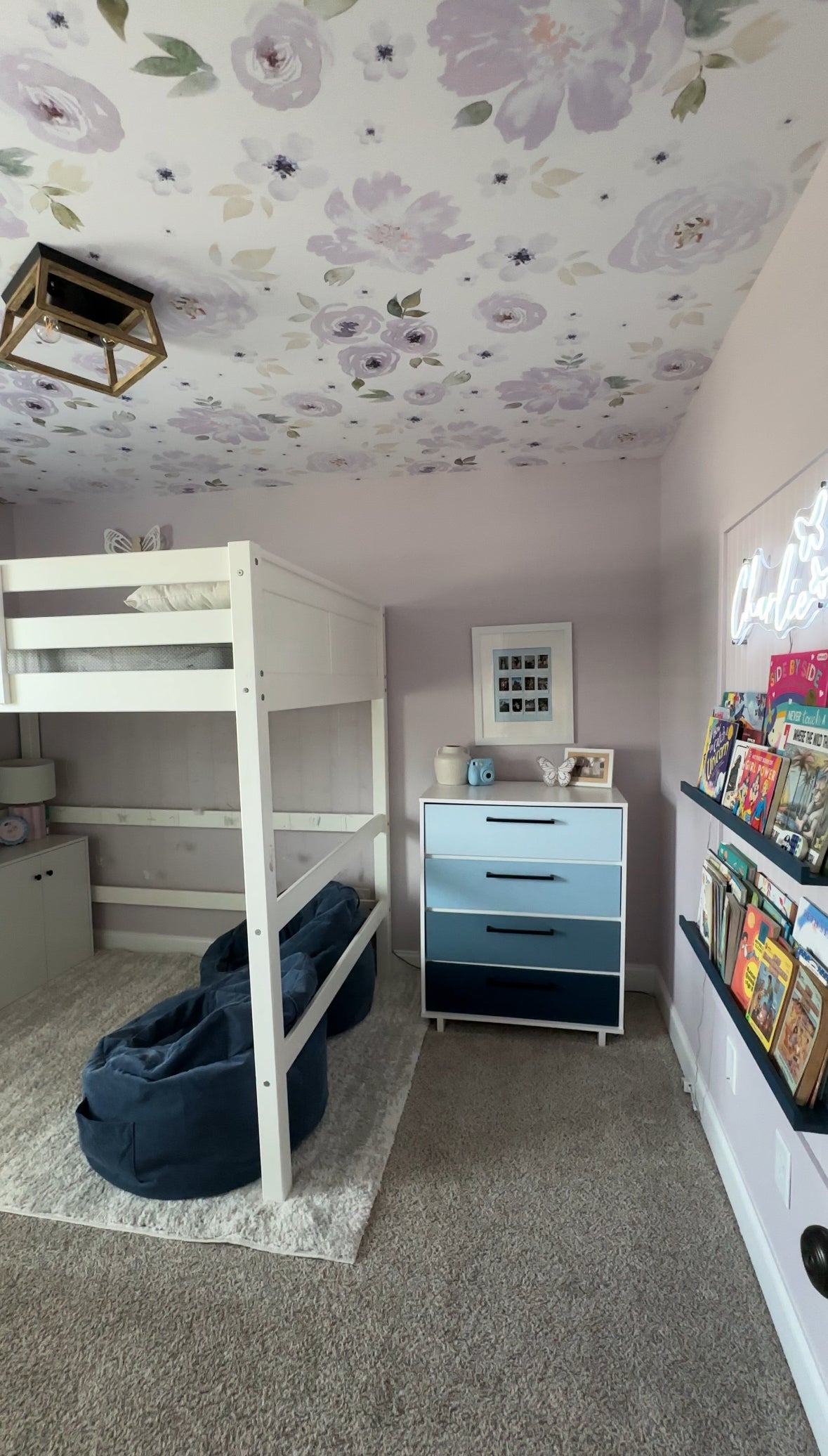 Leah Floral Whimsical Wallpaper in Lavender & White