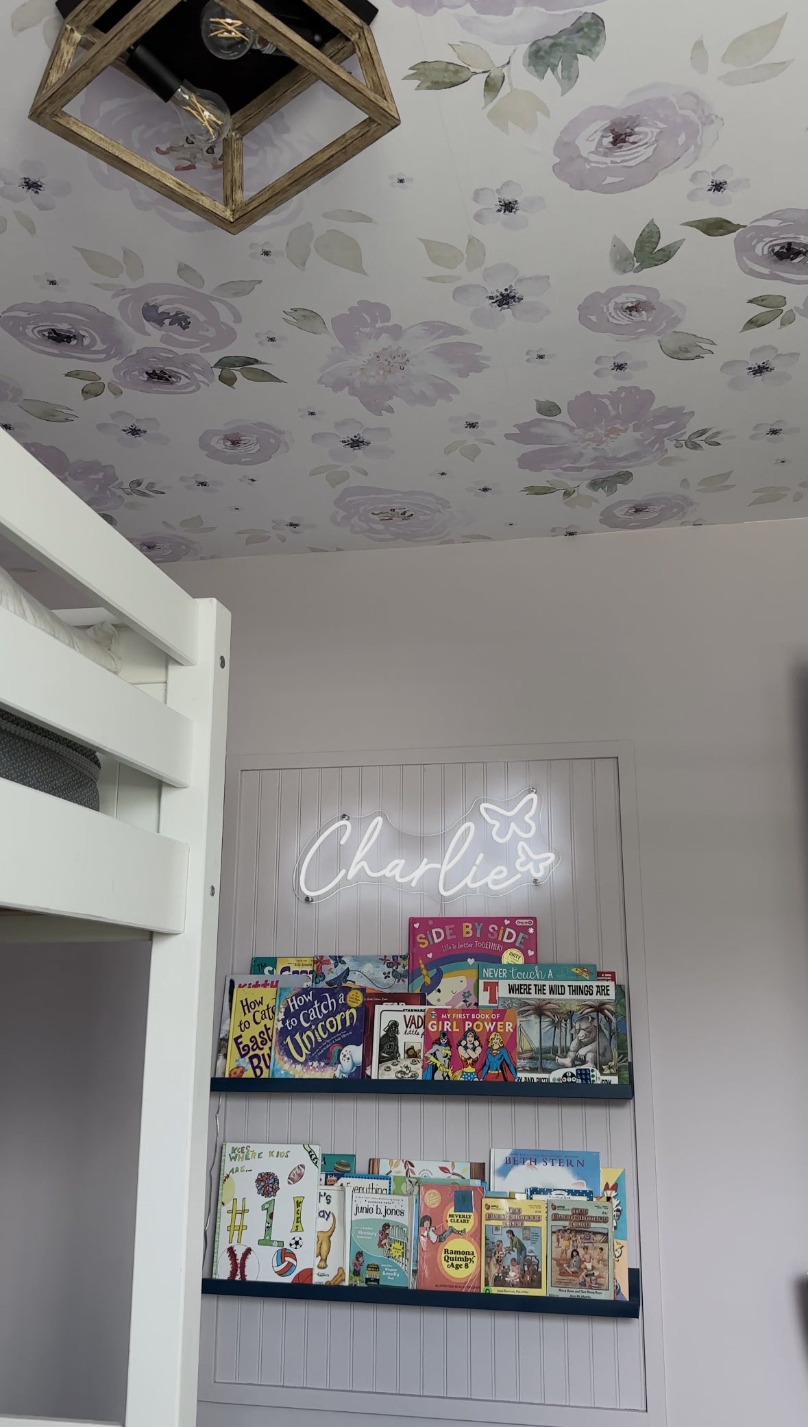 Leah Floral Whimsical Wallpaper in Lavender & White
