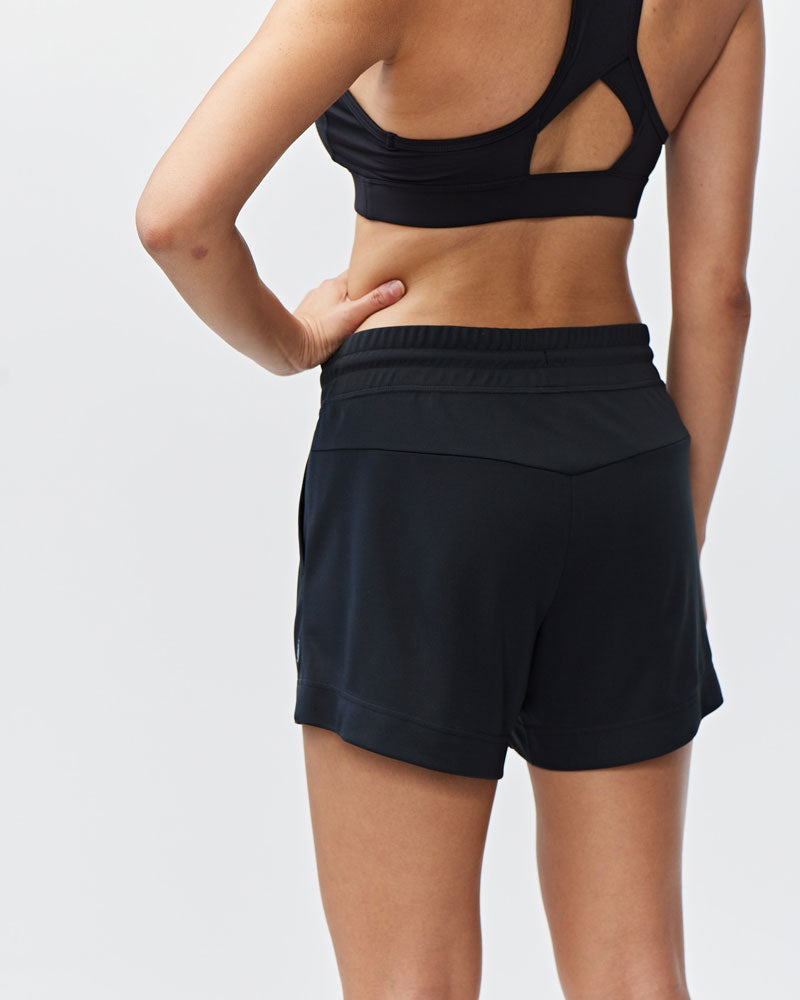 Advance Knit Workout Shorts with Pockets 4.5 Inch Inseam - Image 4