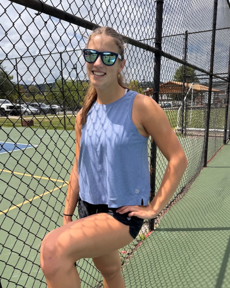 Boxy Crop Tank Top for Athletic Training and Performance - Image 13