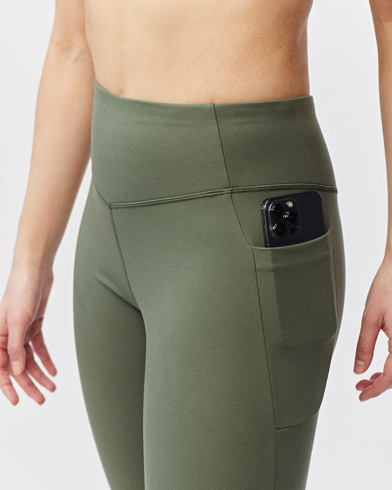 Go Again Women's 21 Inch High-Rise Cropped Leggings in Black - Image 10