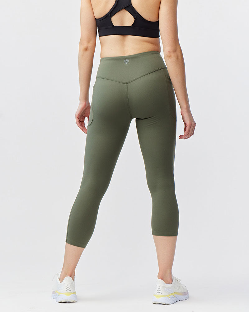 Go Again Women's 21 Inch High-Rise Cropped Leggings in Black - Image 7