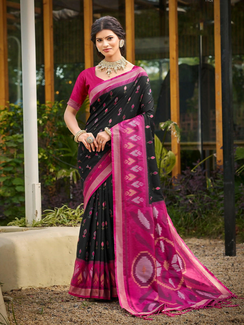 Blue soft silk saree with pink contrast blouse piece
