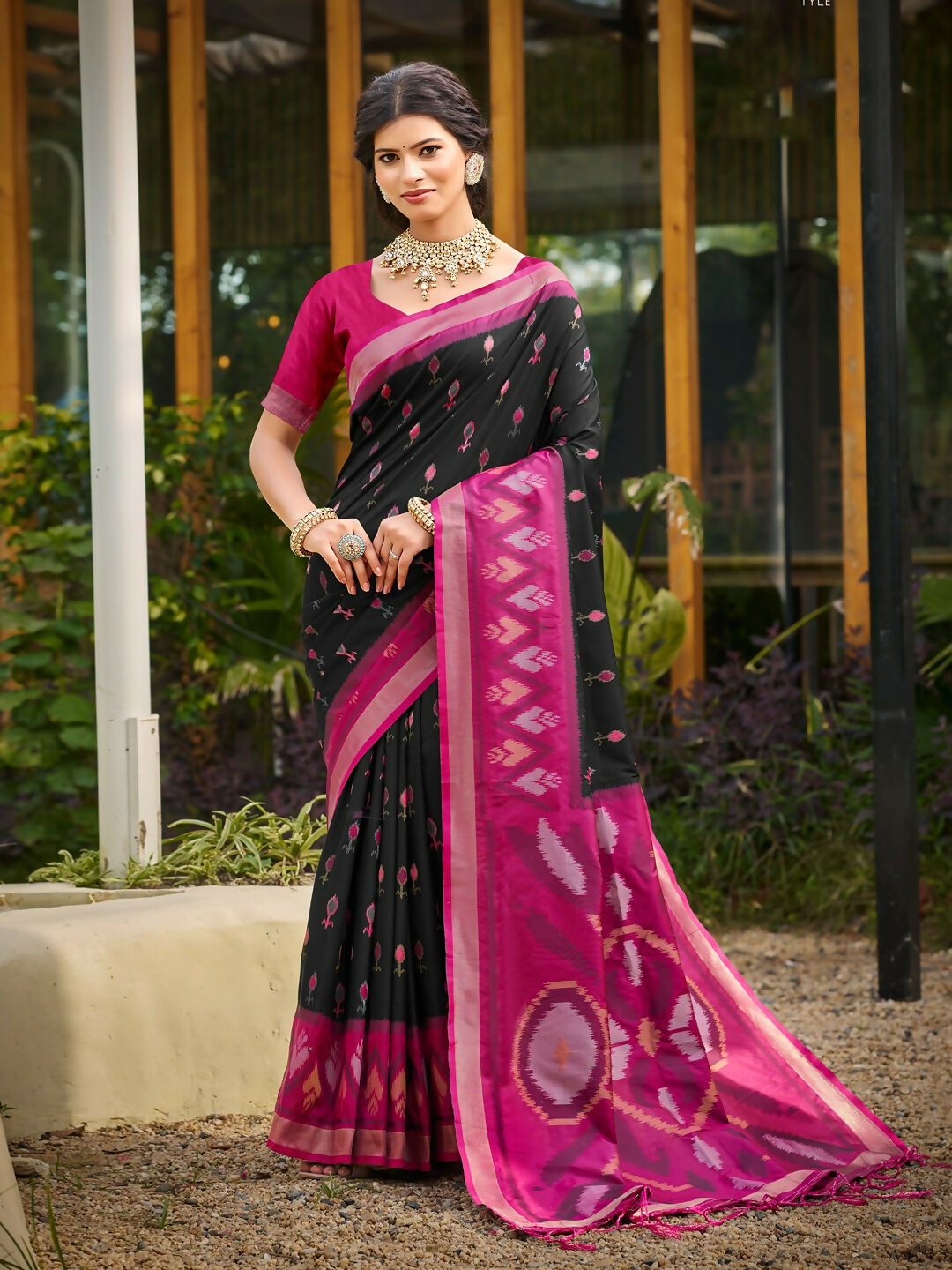 Blue soft silk saree with pink contrast blouse piece