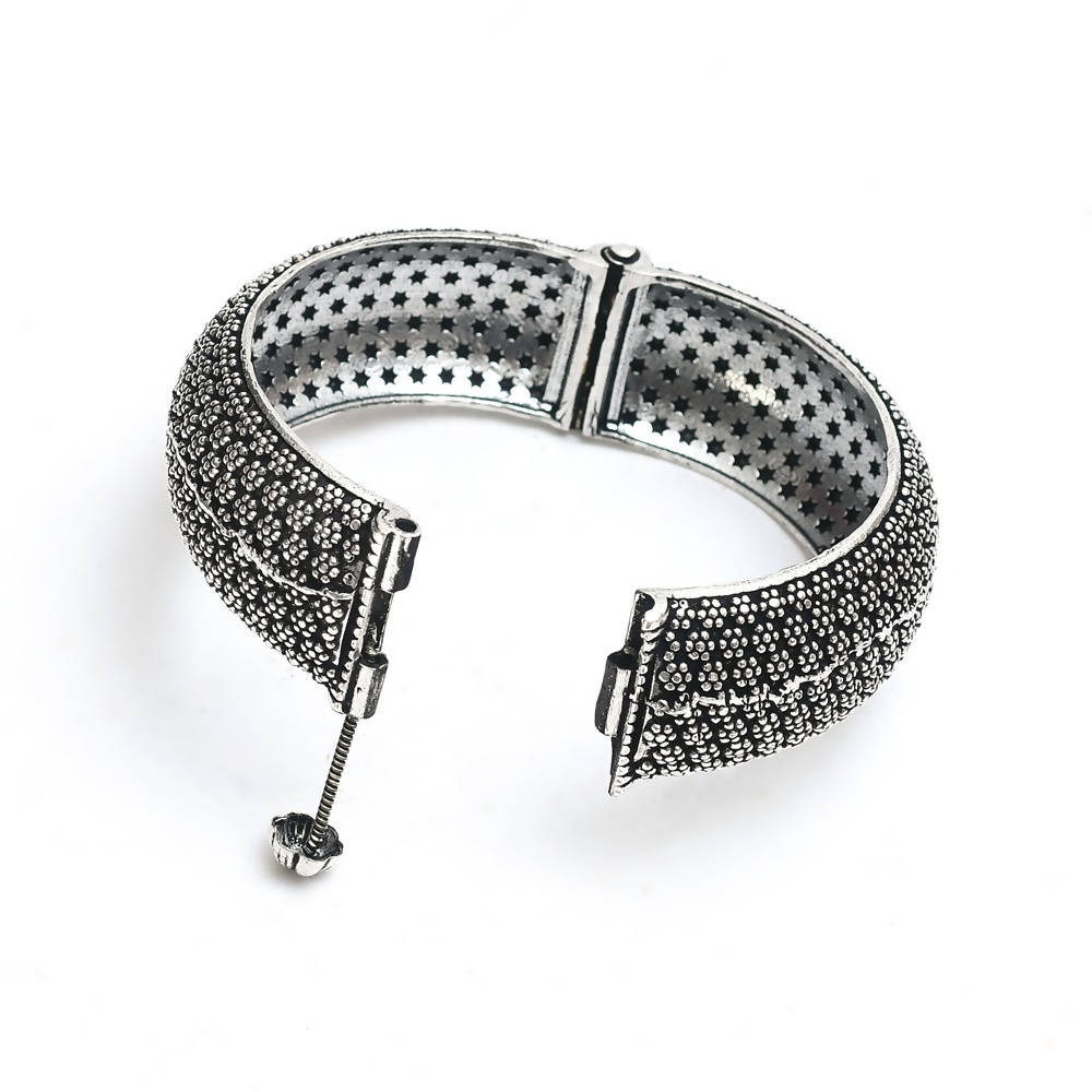 Silver-Plated Screw-Type Handcrafted Bracelet