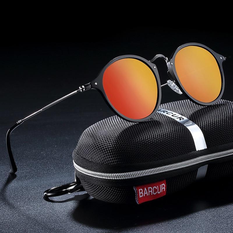 Unisex vintage round sunglasses in black with stainless steel temples and retro styling