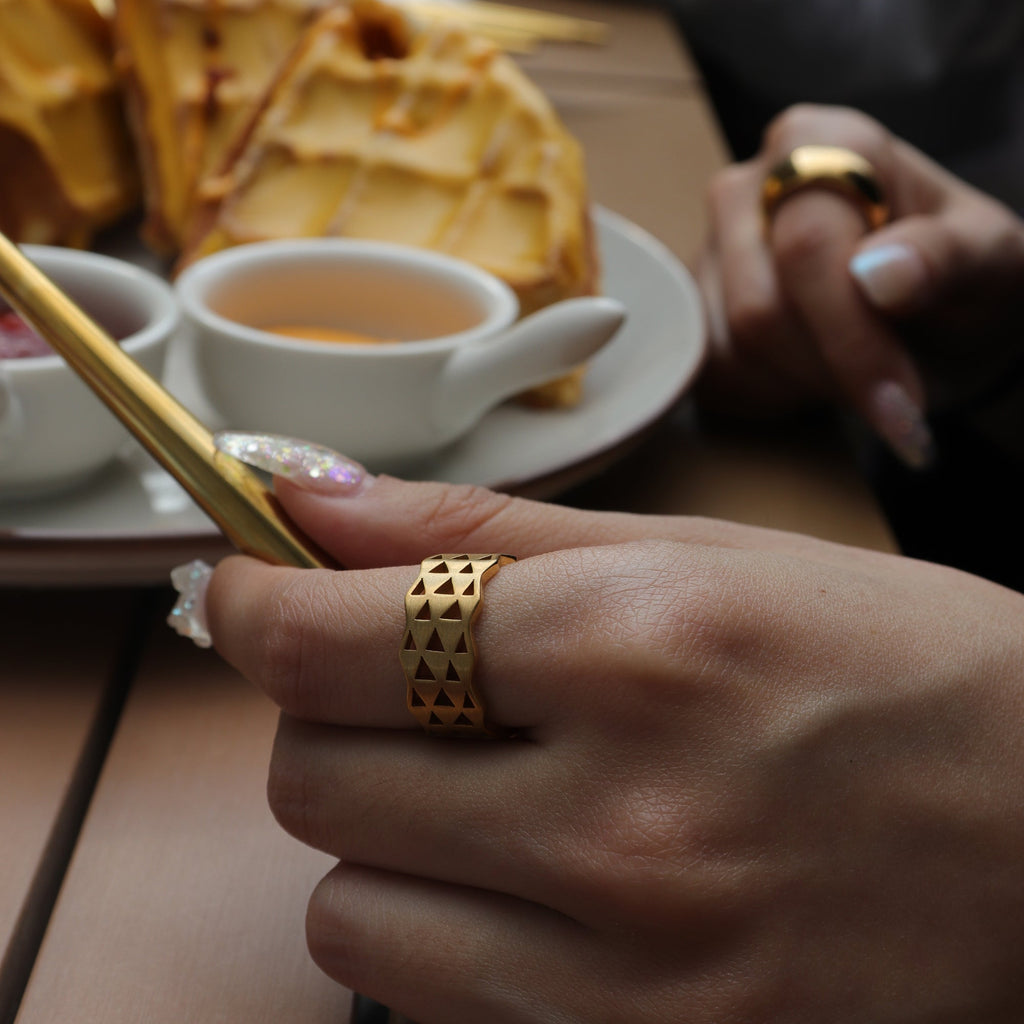 RADELLE TRAVER RING