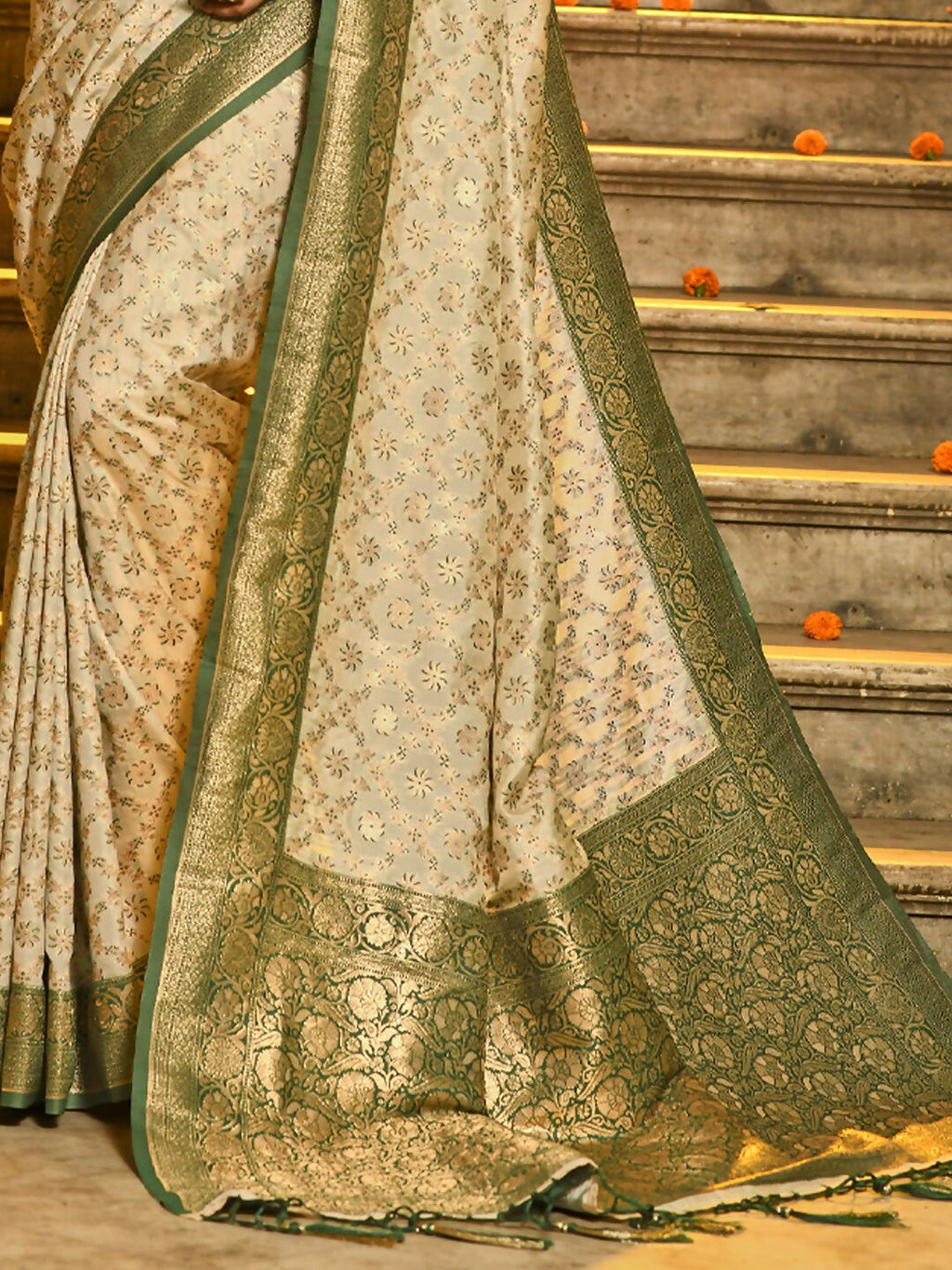 Rajvastra Dark Green Banarasi Silk Saree with Blouse Piece
