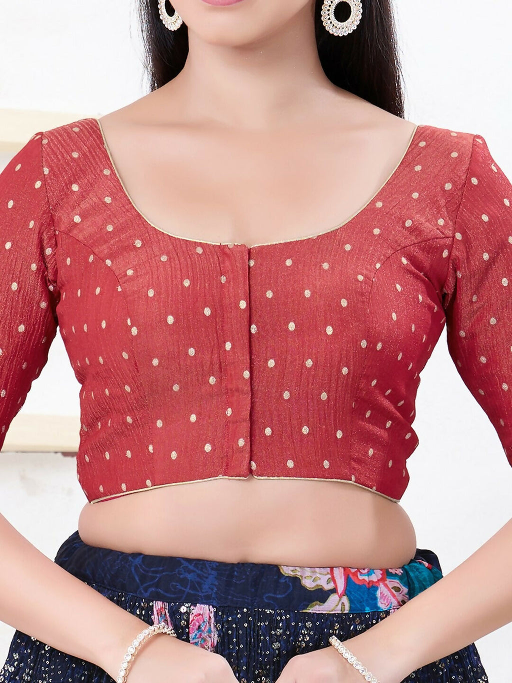 Red Tissue Sleeveless Round Neck Front Open Blouse