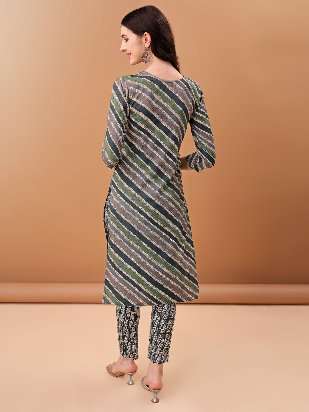 Grey Leheriya Printed Kurta Set with Embroidery and Dupatta