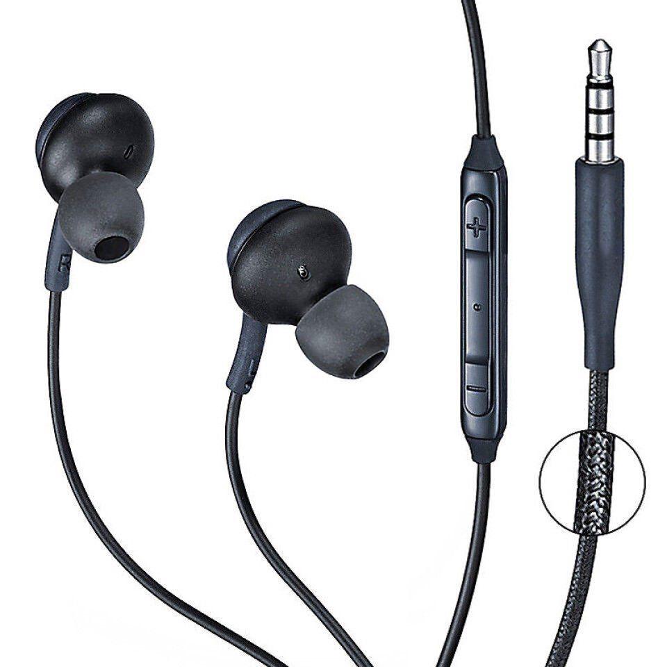 Minimalist black stereo in-ear headphones with microphone and three pairs of earpads.