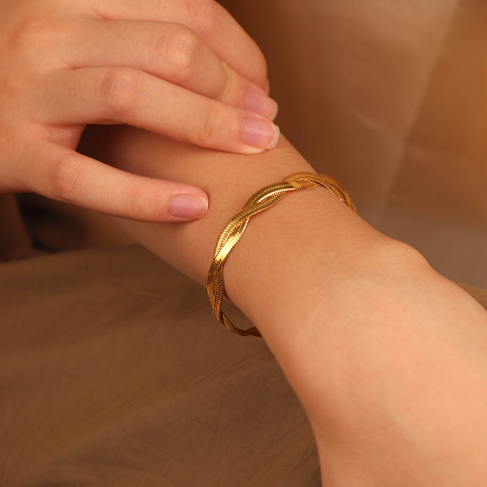 Ygraine Larue Gold Herringbone Twisted Chain Bracelet - Image 2