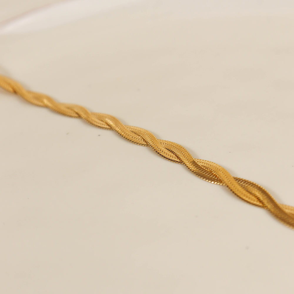 Ygraine Larue Gold Herringbone Twisted Chain Bracelet - Image 5