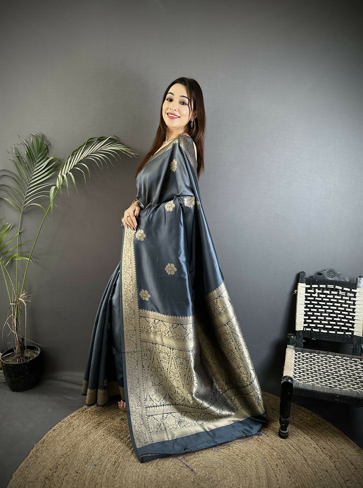 Grey Floral Jacquard Woven Cotton Silk Banarasi Saree