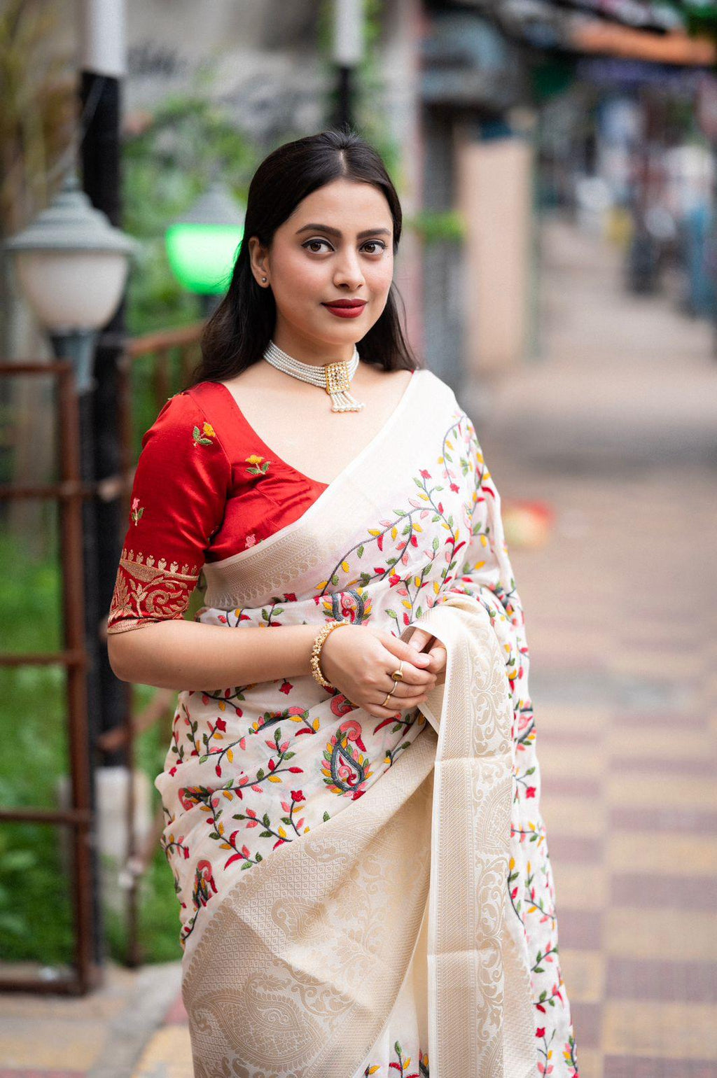 White Jute Silk Ethnic Motifs Saree with Unstitched Blouse - Hiral Fashion