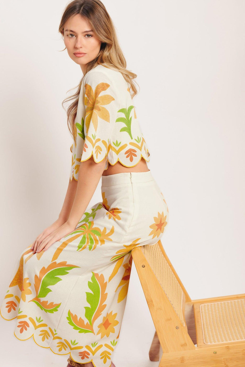 Tropical Palm Print Midi Skirt with Scalloped Hem - Image 5