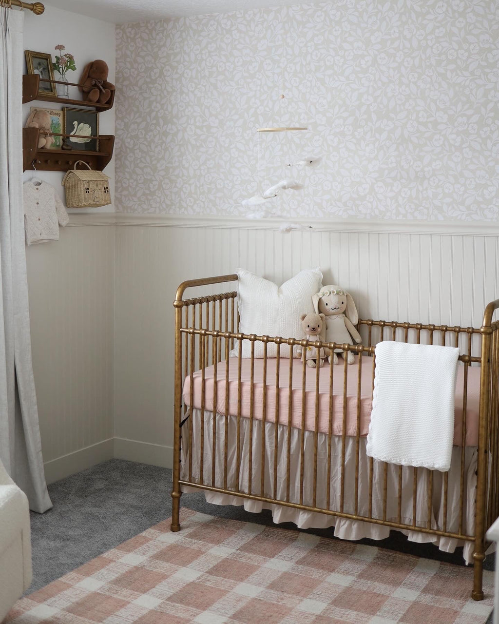 Aynsley Floral Wallpaper – Traditional Beige & Cream Wall Decor