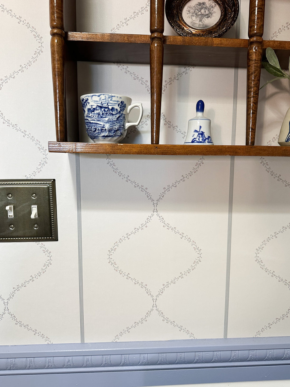 Maeve Geometric Wallpaper - Cream & Grey-Blue Traditional