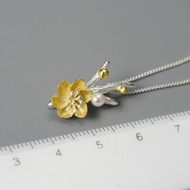 Flower Necklace with Pearl – Classic Silver