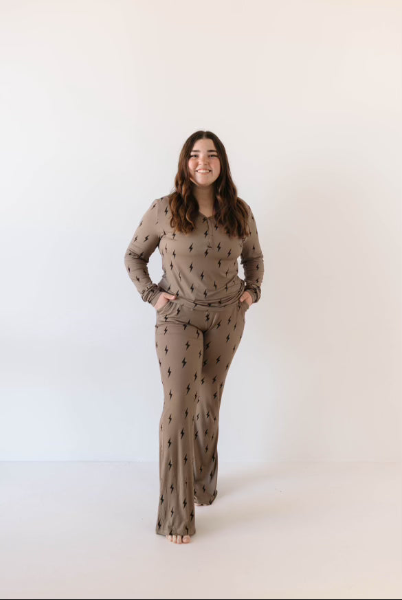 Women's Bamboo Long Sleeve Pajama Set - Brown Lightning Bolt