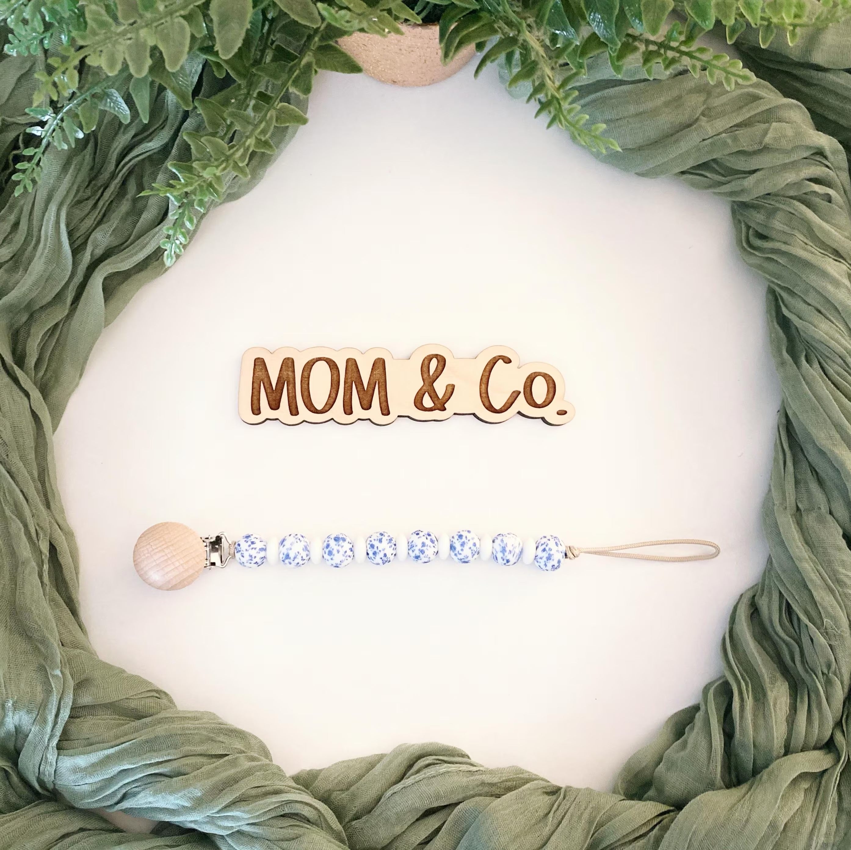 Beaufort Bonnet Pattern Pacifier Clip