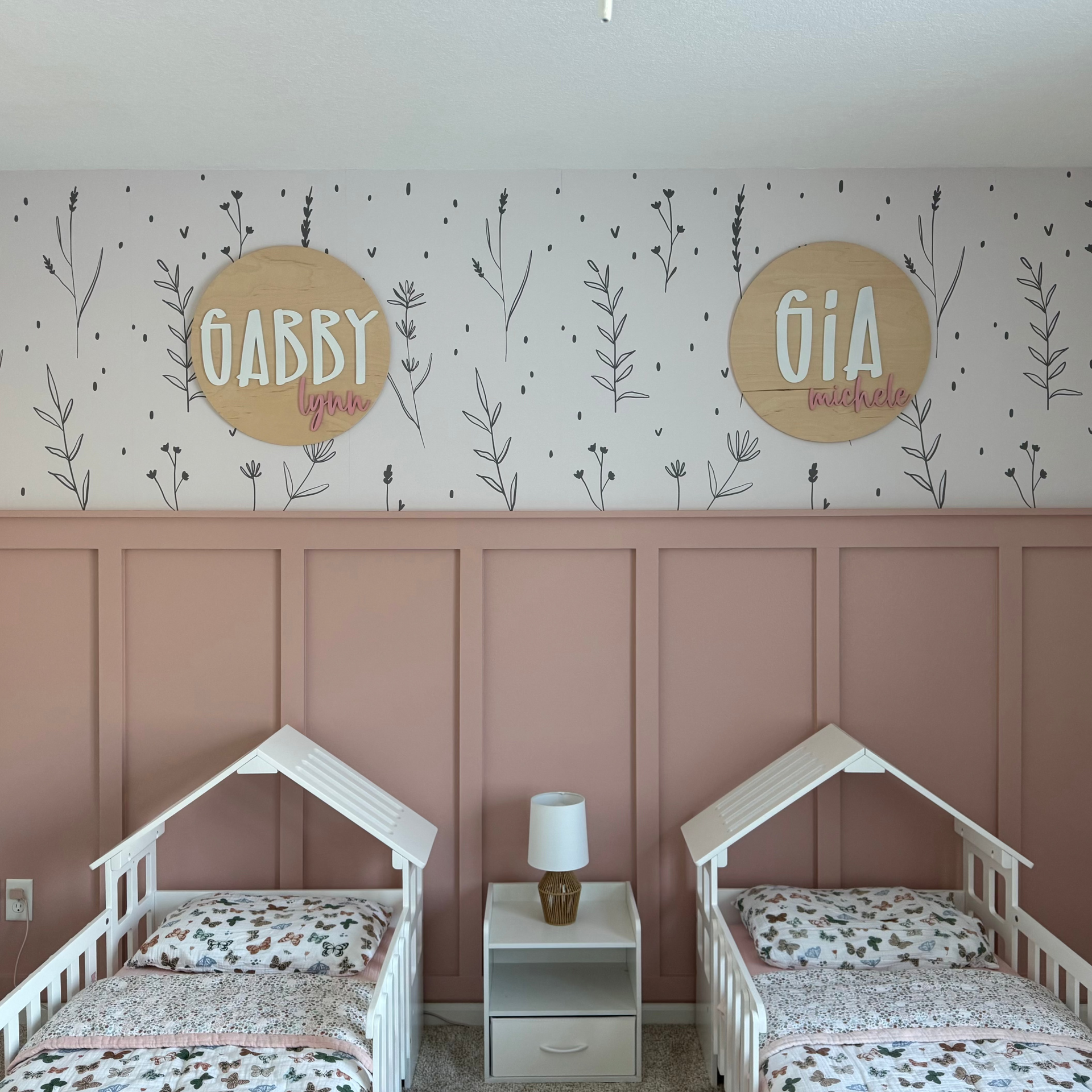 Hailey floral wallpaper with white, black, and dusty-pink floral print