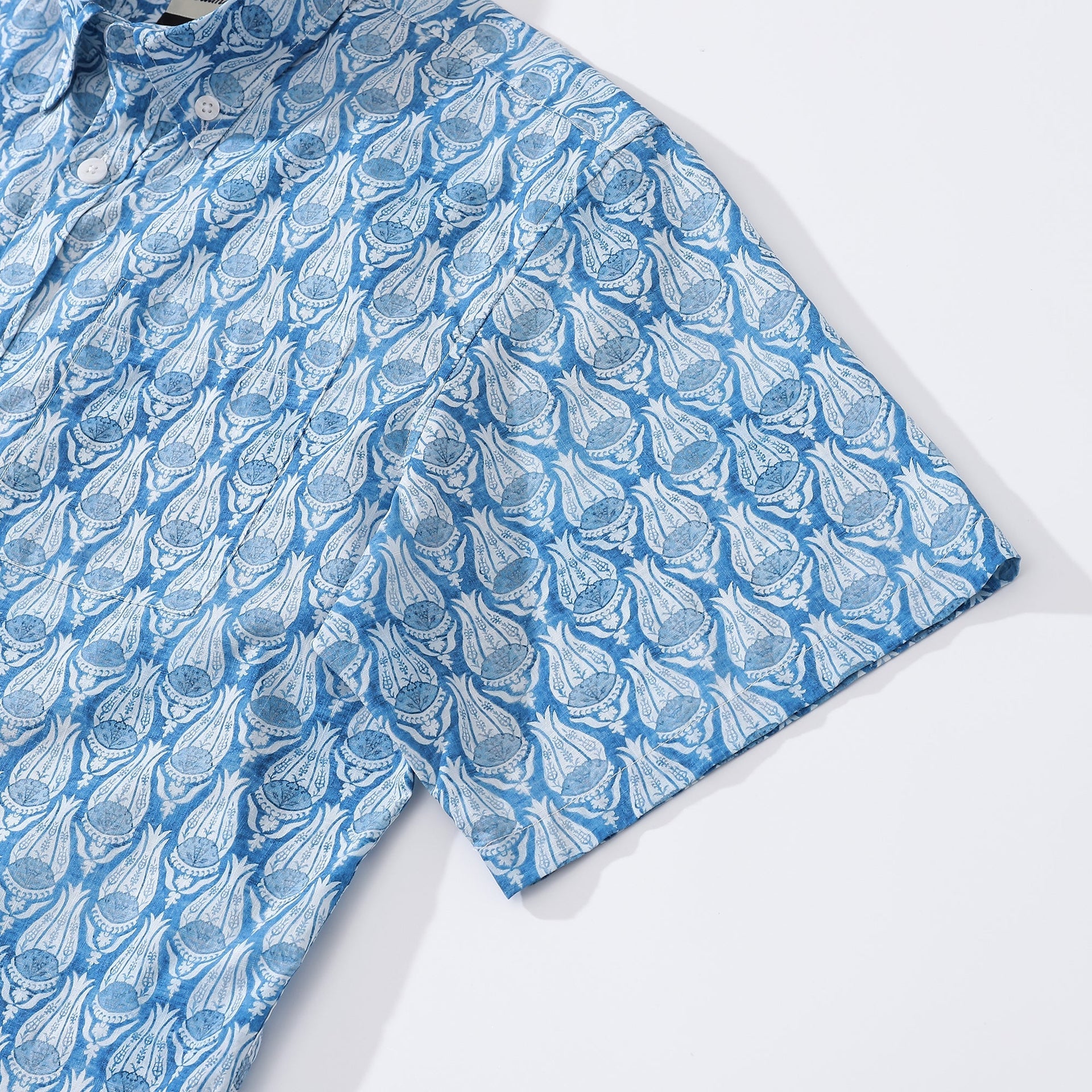 Men's Vintage Floral Hawaiian Button-Down Shirt in 100% Cotton