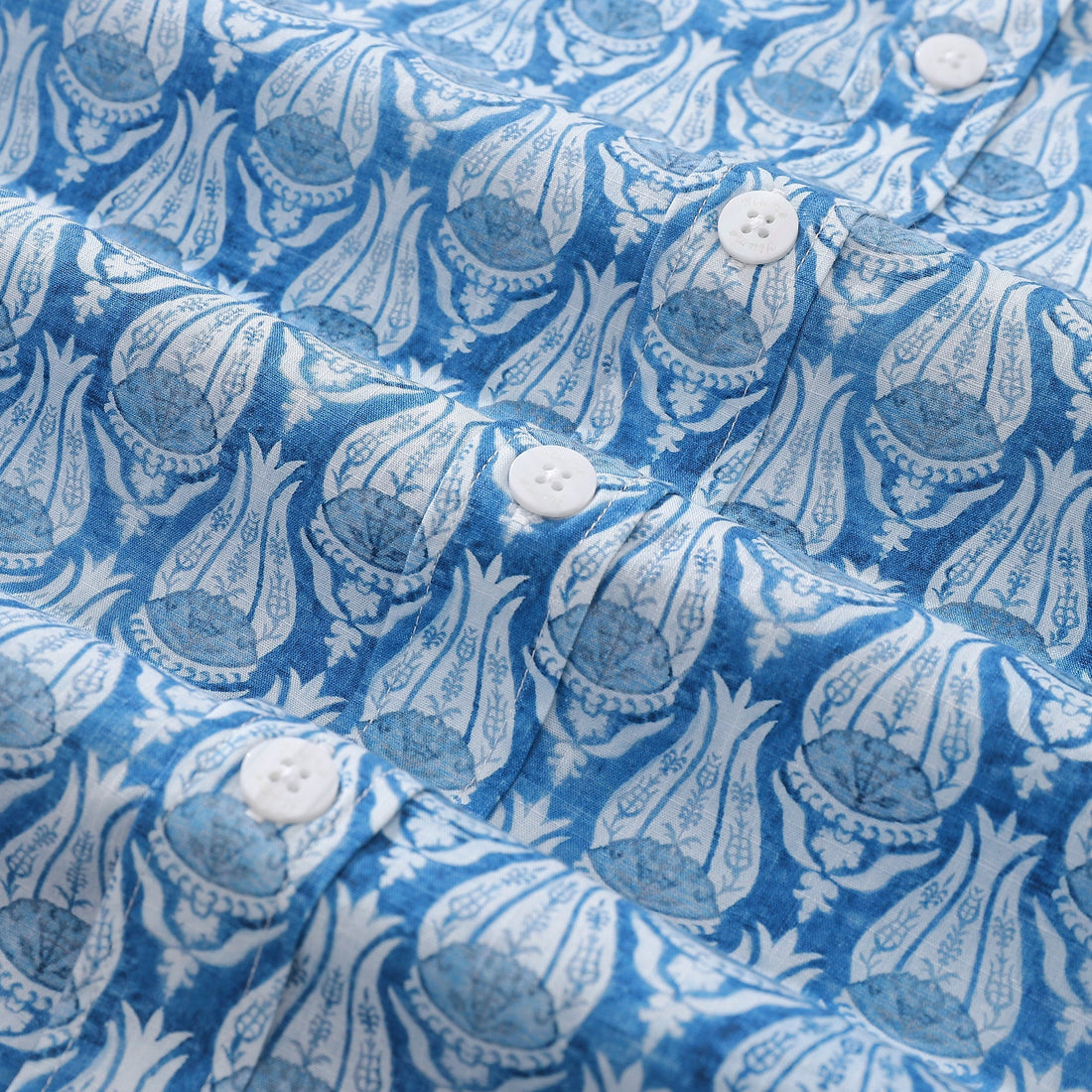 Men's Vintage Floral Hawaiian Button-Down Shirt in 100% Cotton