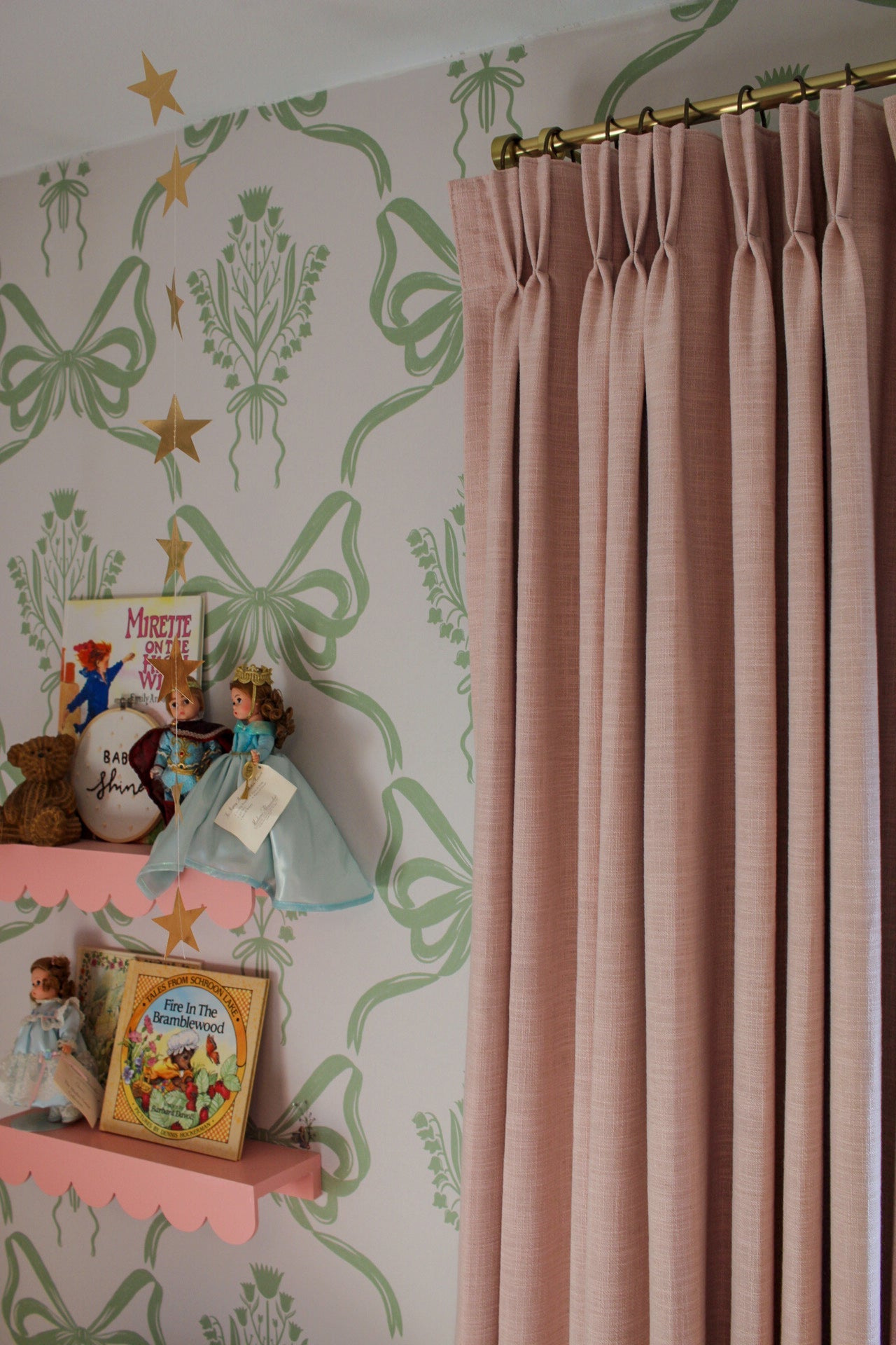 Lacey Removable Wallpaper for Sophisticated Home Decor
