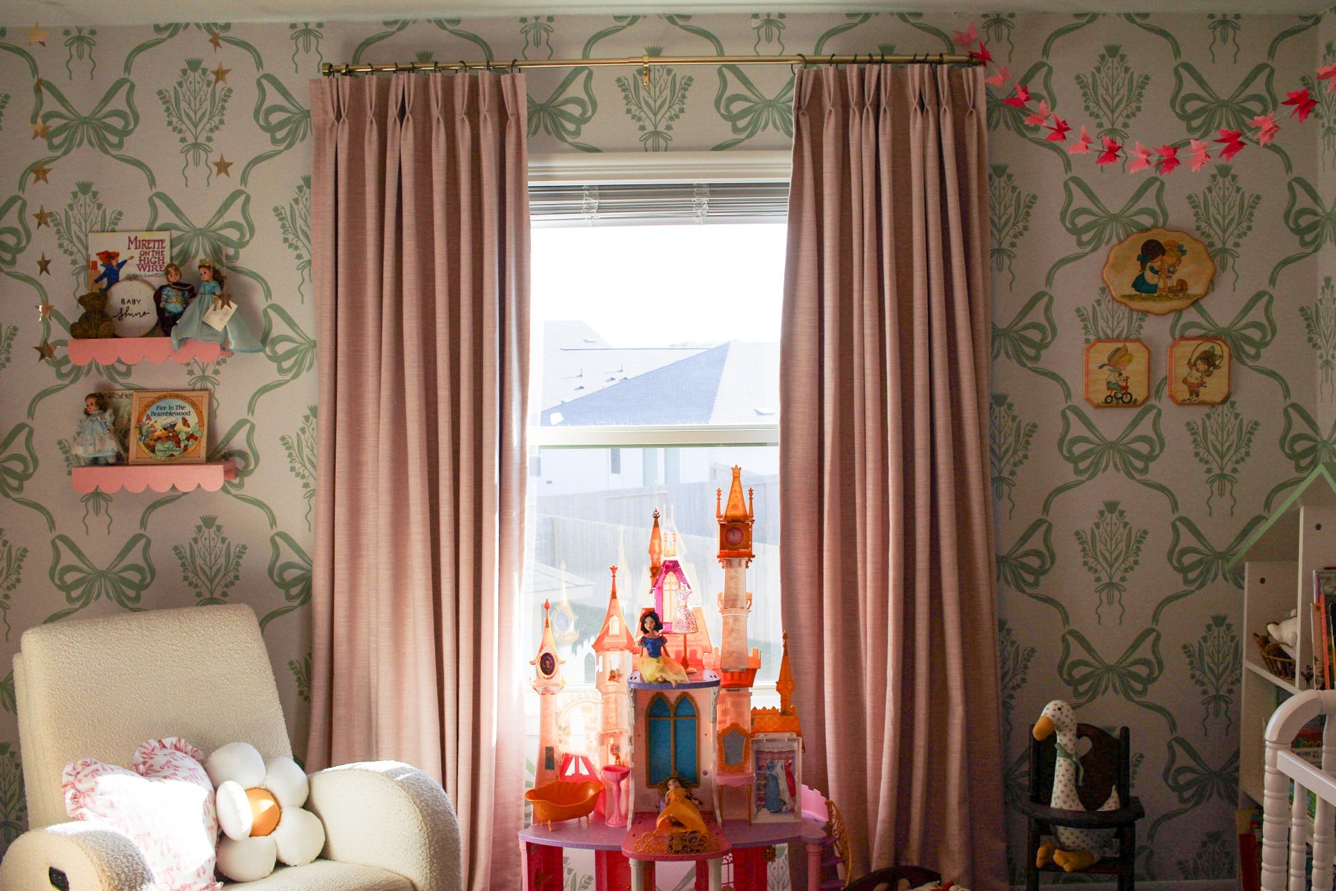 Lacey Removable Wallpaper for Sophisticated Home Decor