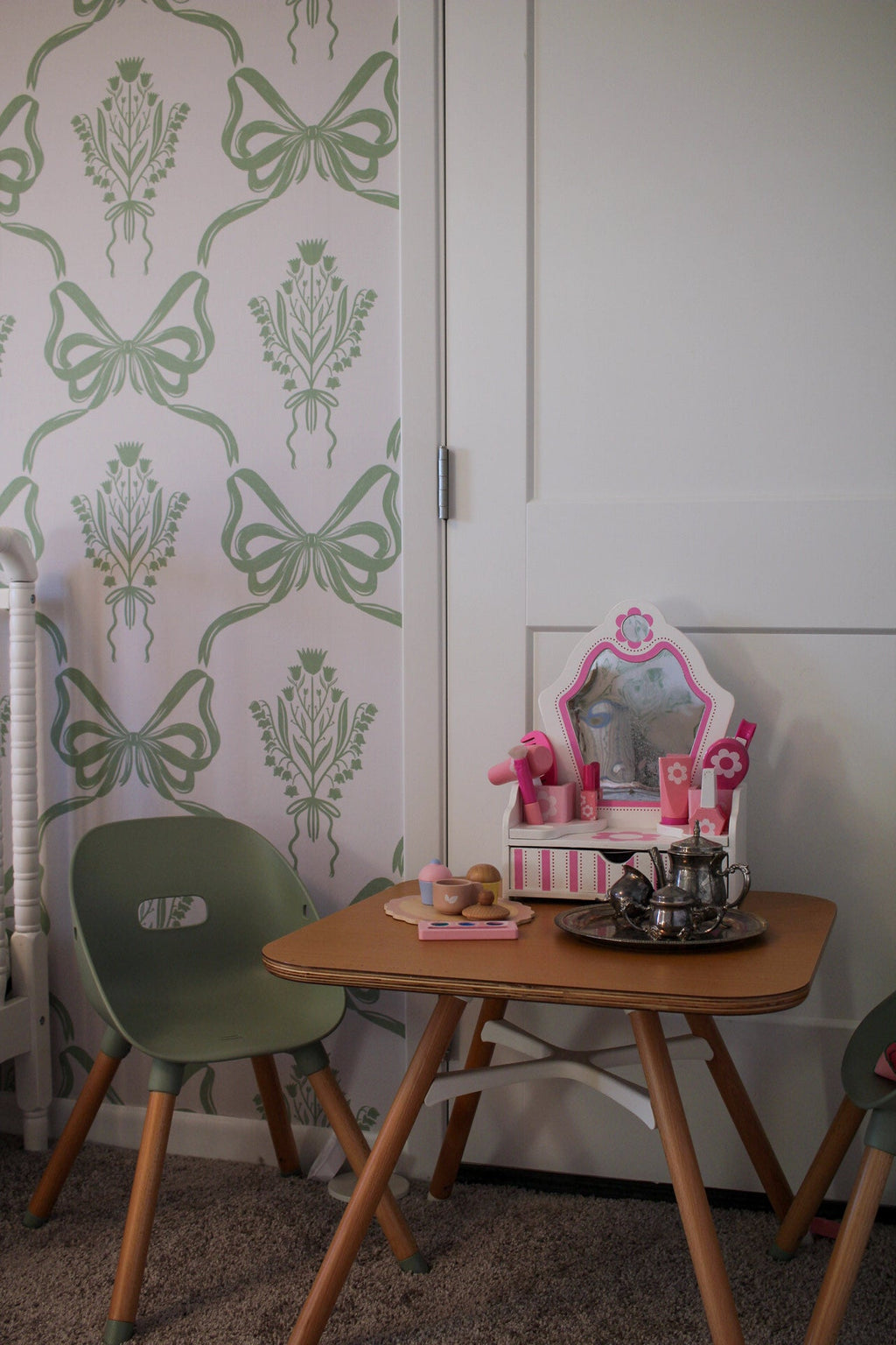 Lacey Removable Wallpaper for Sophisticated Home Decor
