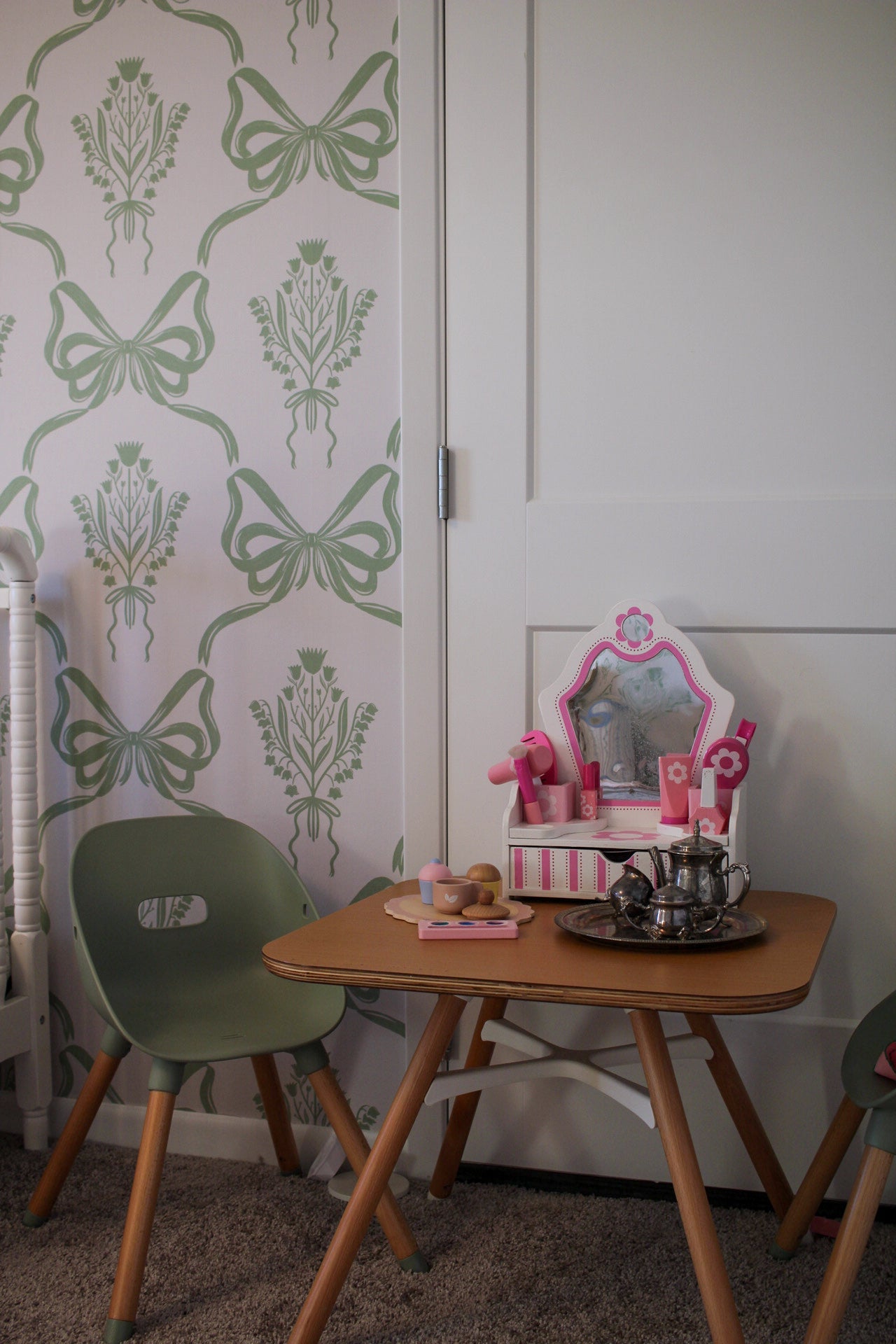 Lacey Removable Wallpaper for Sophisticated Home Decor