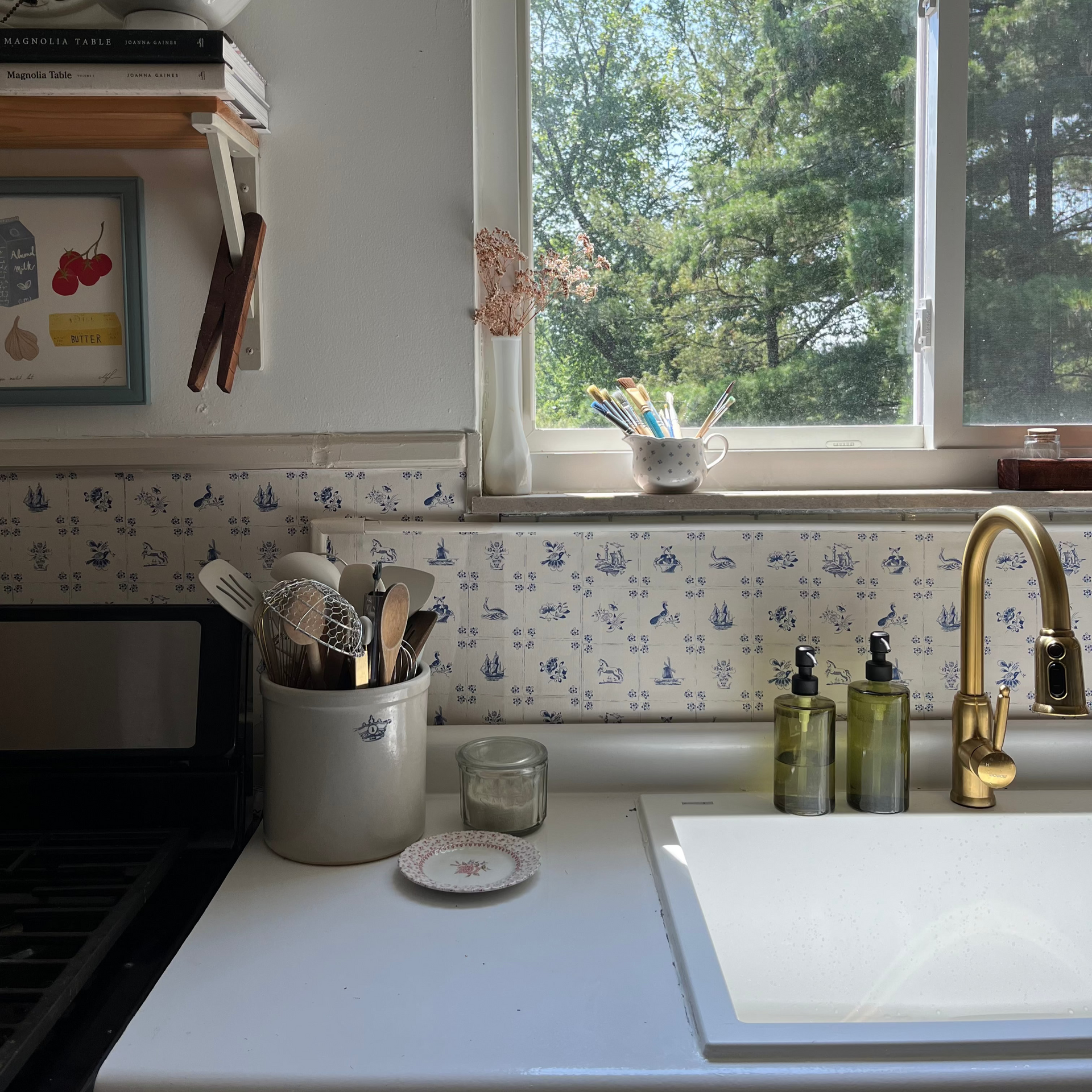 Fitz Wallpaper in Cream and Blue Traditional Coastal Style