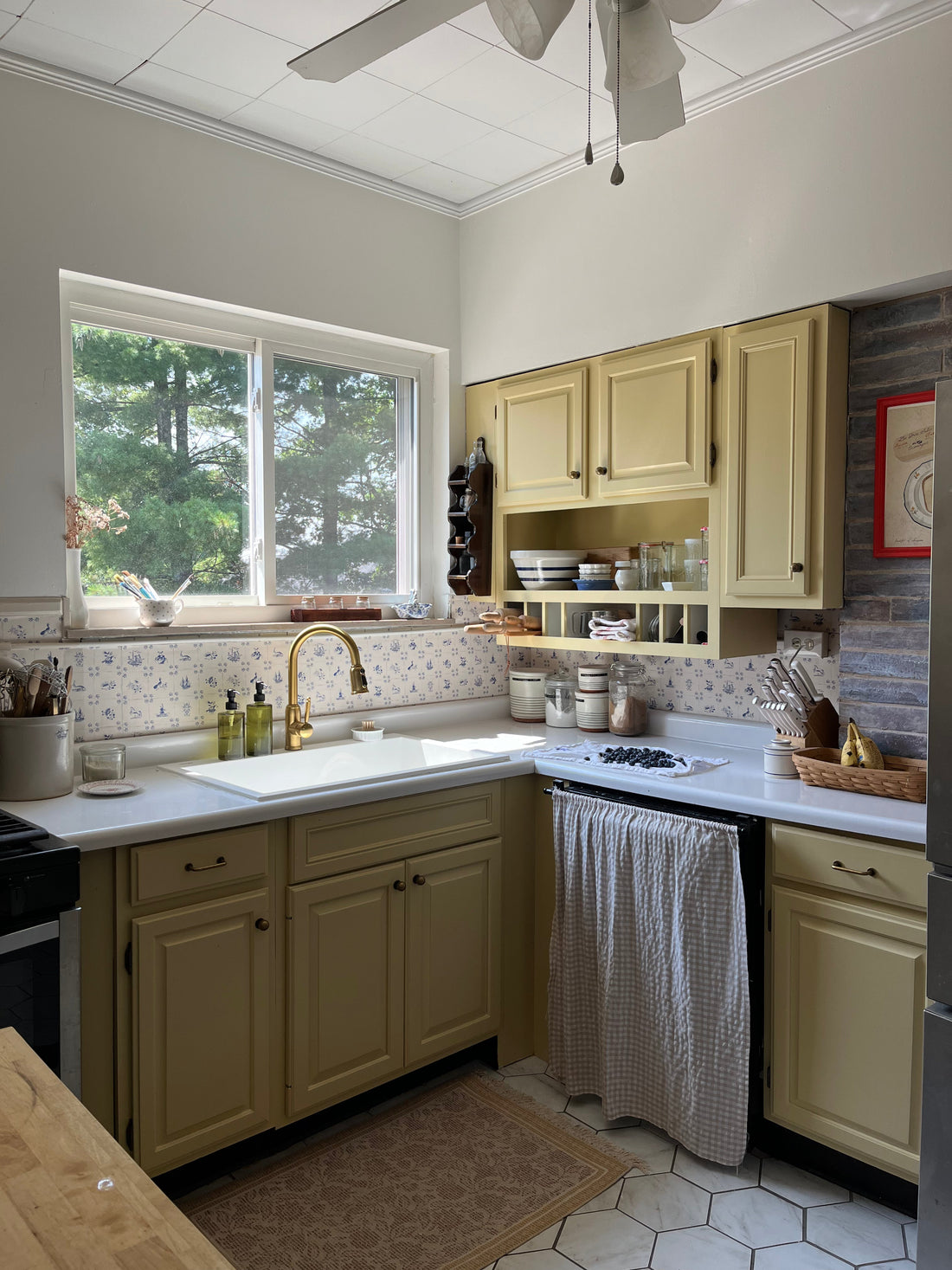 Fitz Wallpaper in Cream and Blue Traditional Coastal Style