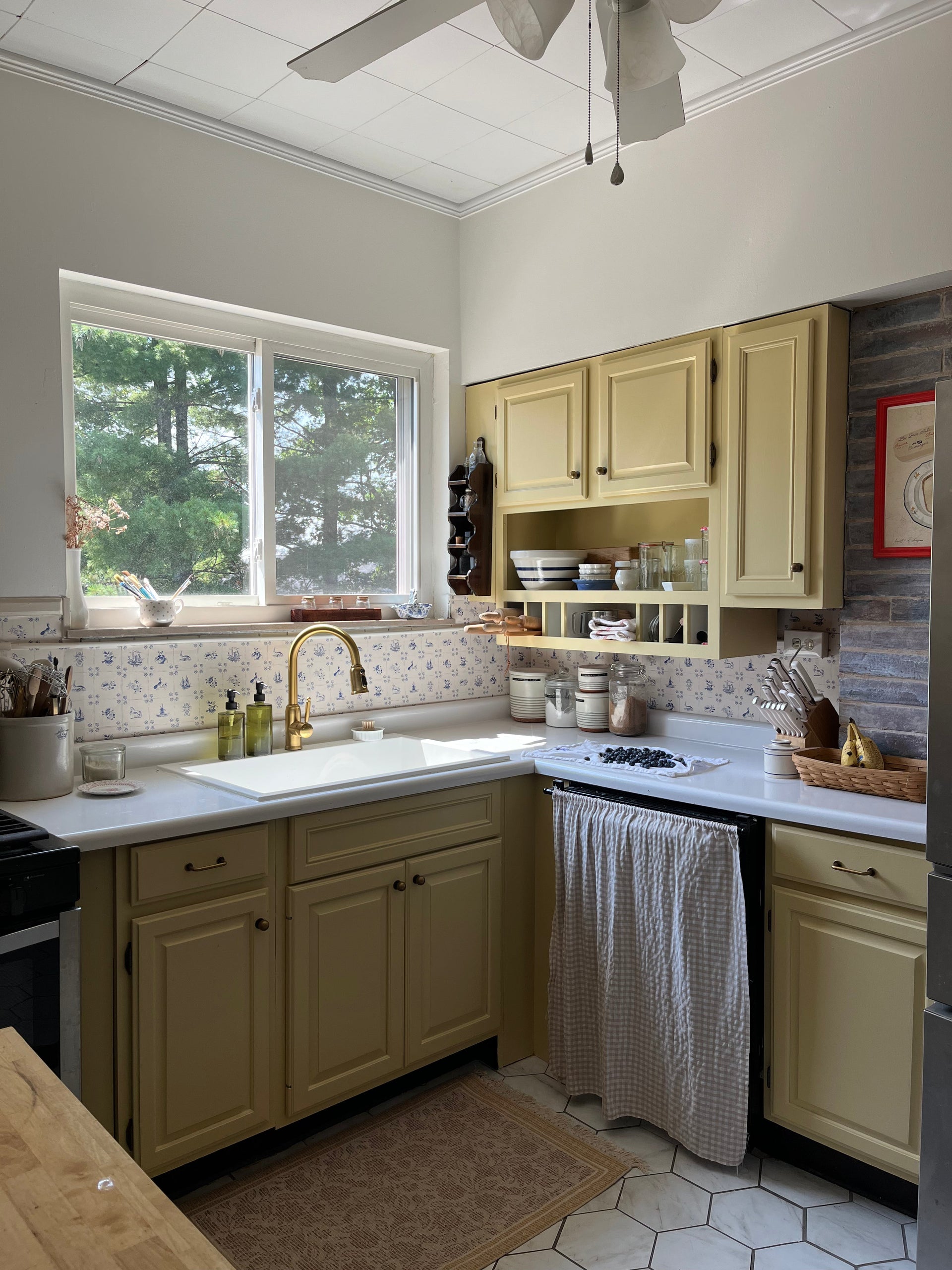 Fitz Wallpaper in Cream and Blue Traditional Coastal Style
