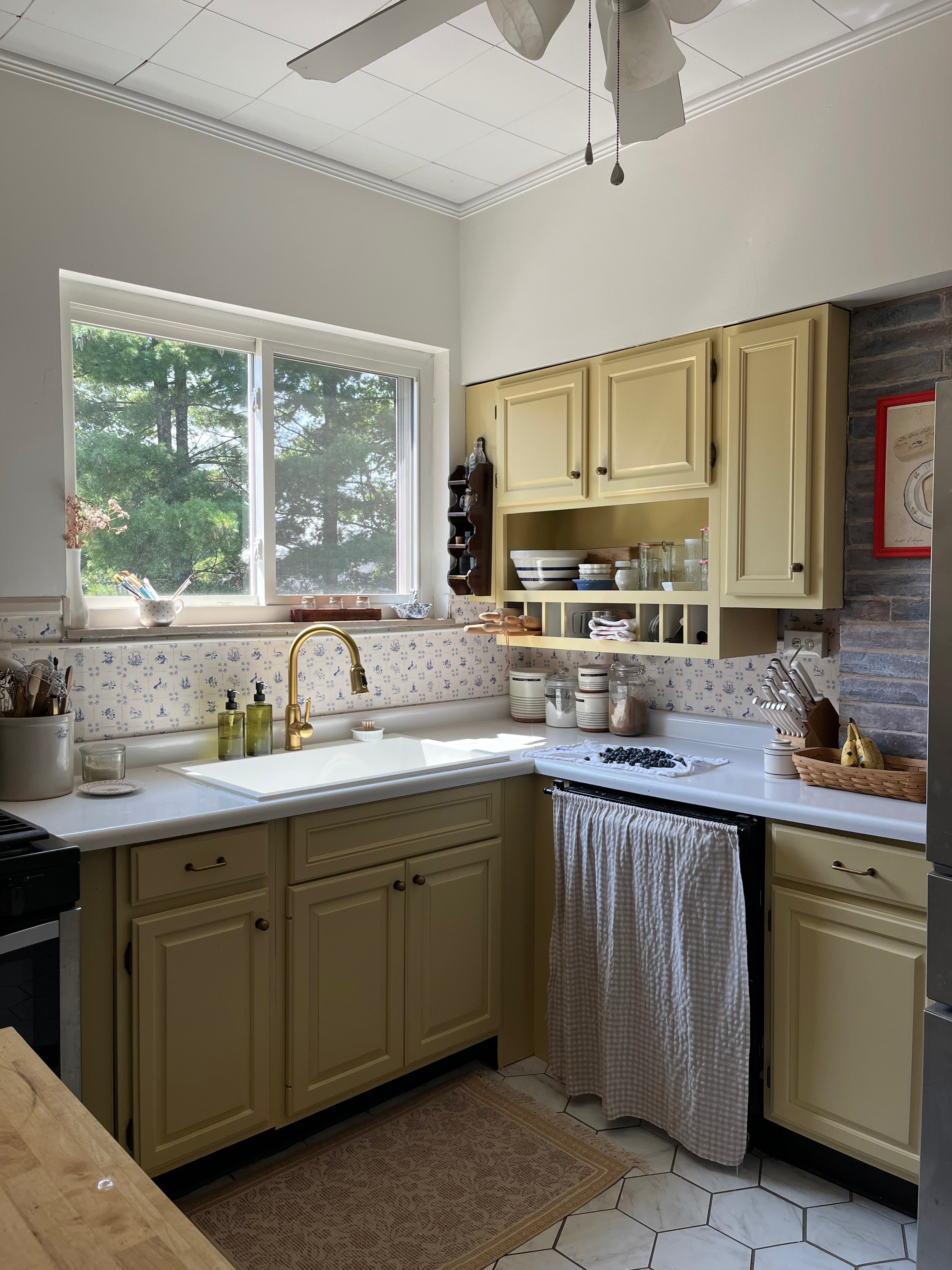Fitz Wallpaper in Cream and Blue Traditional Coastal Style