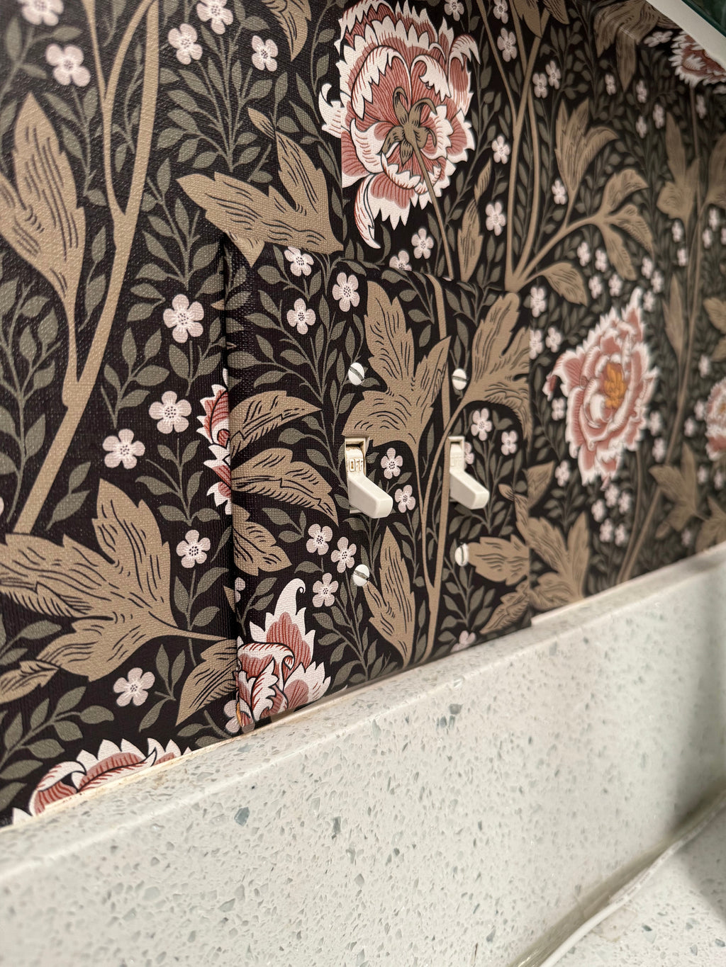 Agnes Floral Wallpaper in Beige and Brown Traditional Cottagecore