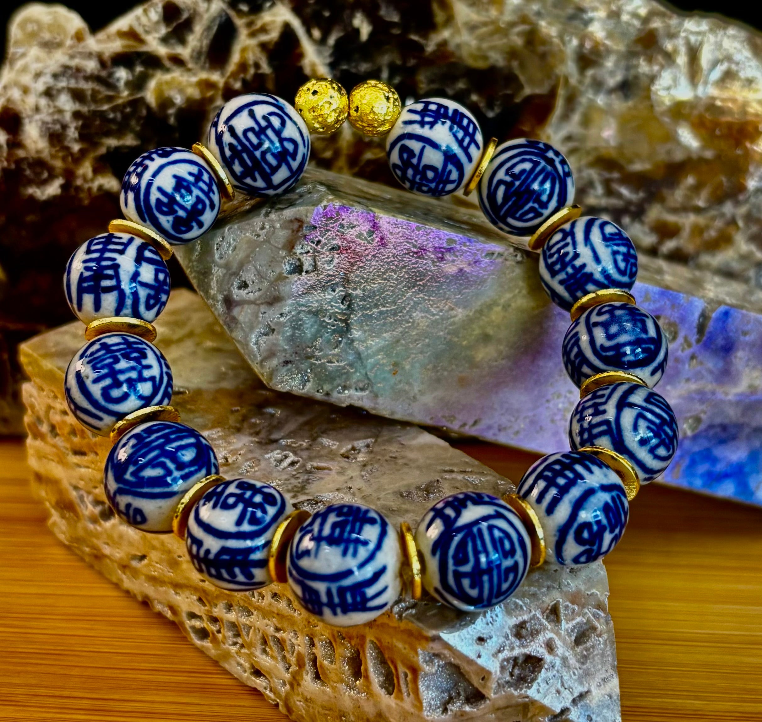 Blue Willow Chinoiserie porcelain-style ceramic bead bracelet with brushed brass spacers