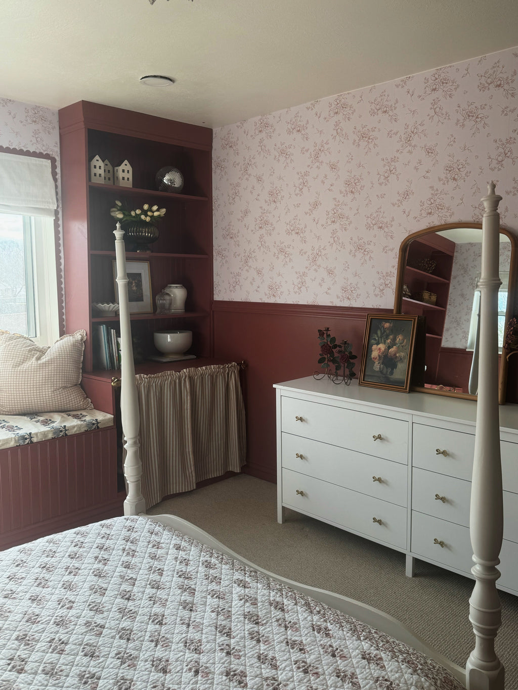Gretl Floral Removable Wallpaper in Dusty-Rose and Off-White