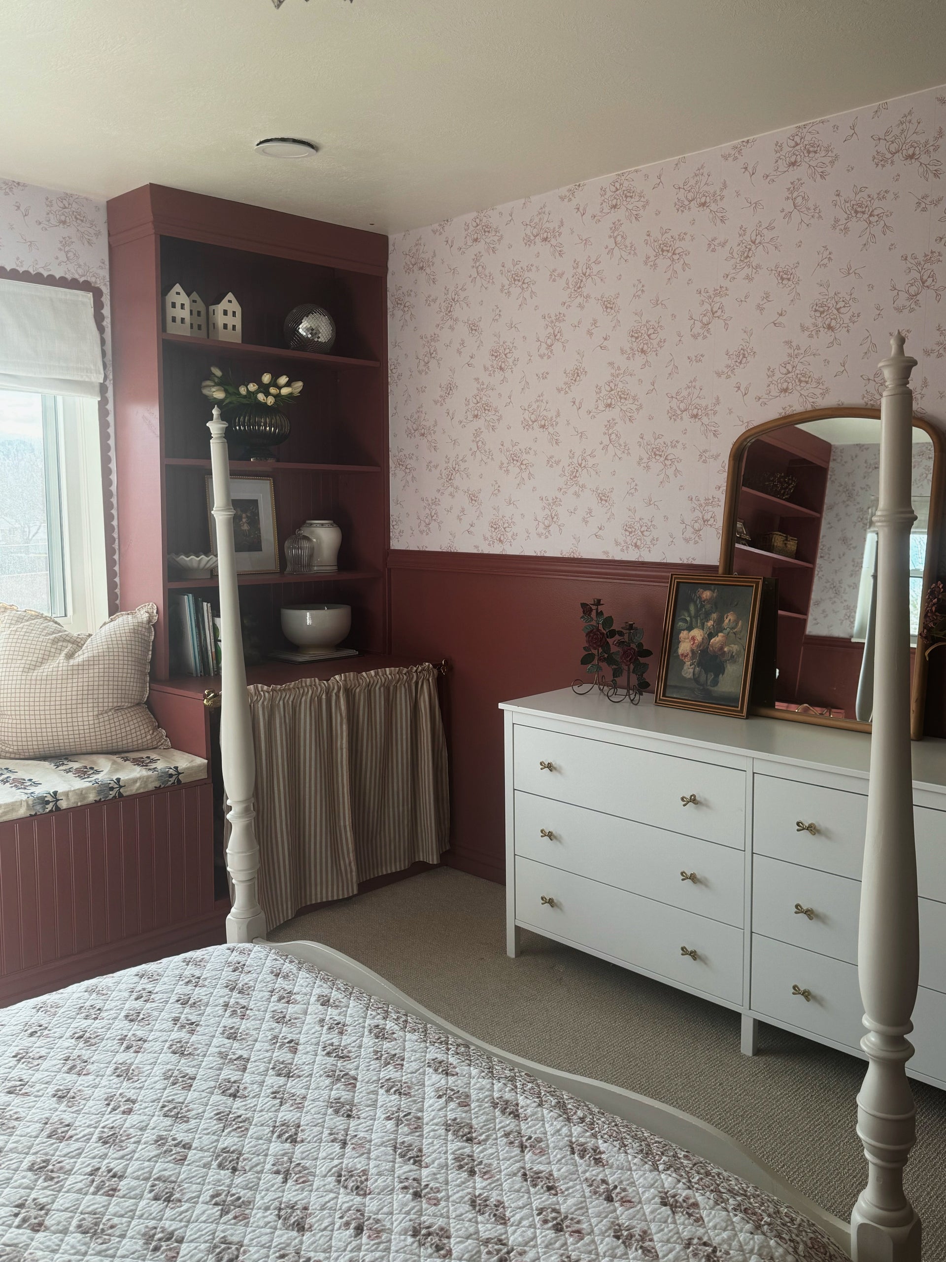Gretl Floral Removable Wallpaper in Dusty-Rose and Off-White