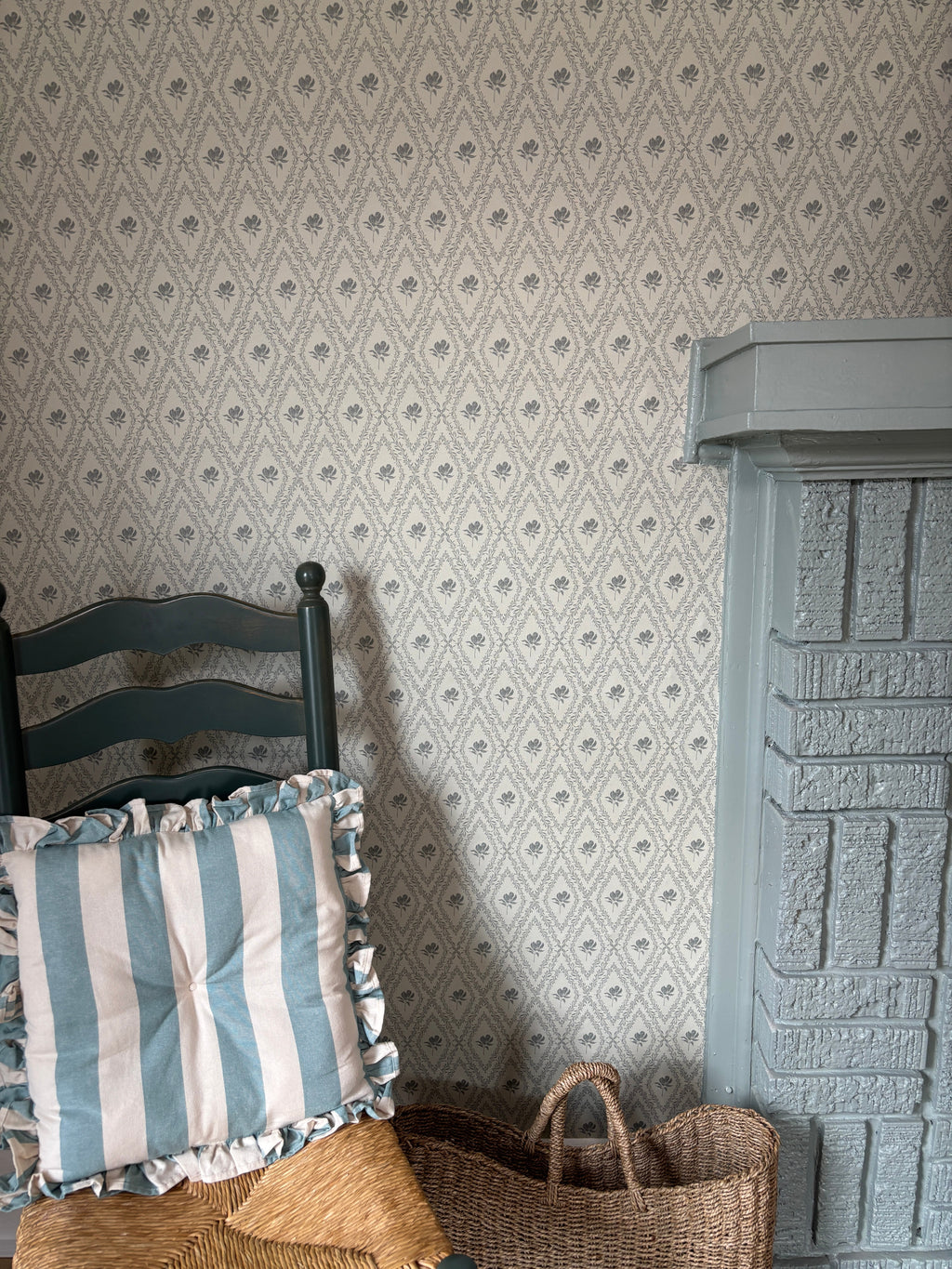 Violet Floral Removable Wallpaper for Modern Home Decor