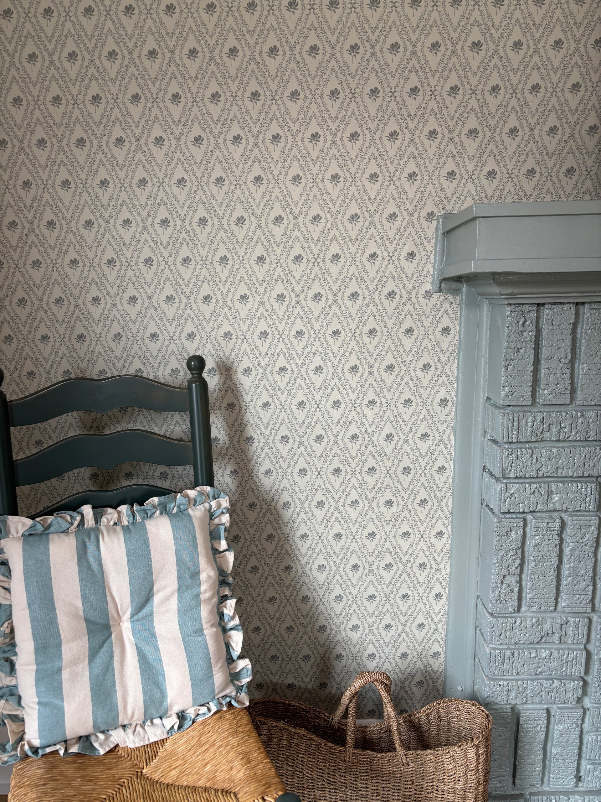 Violet Floral Removable Wallpaper for Modern Home Decor