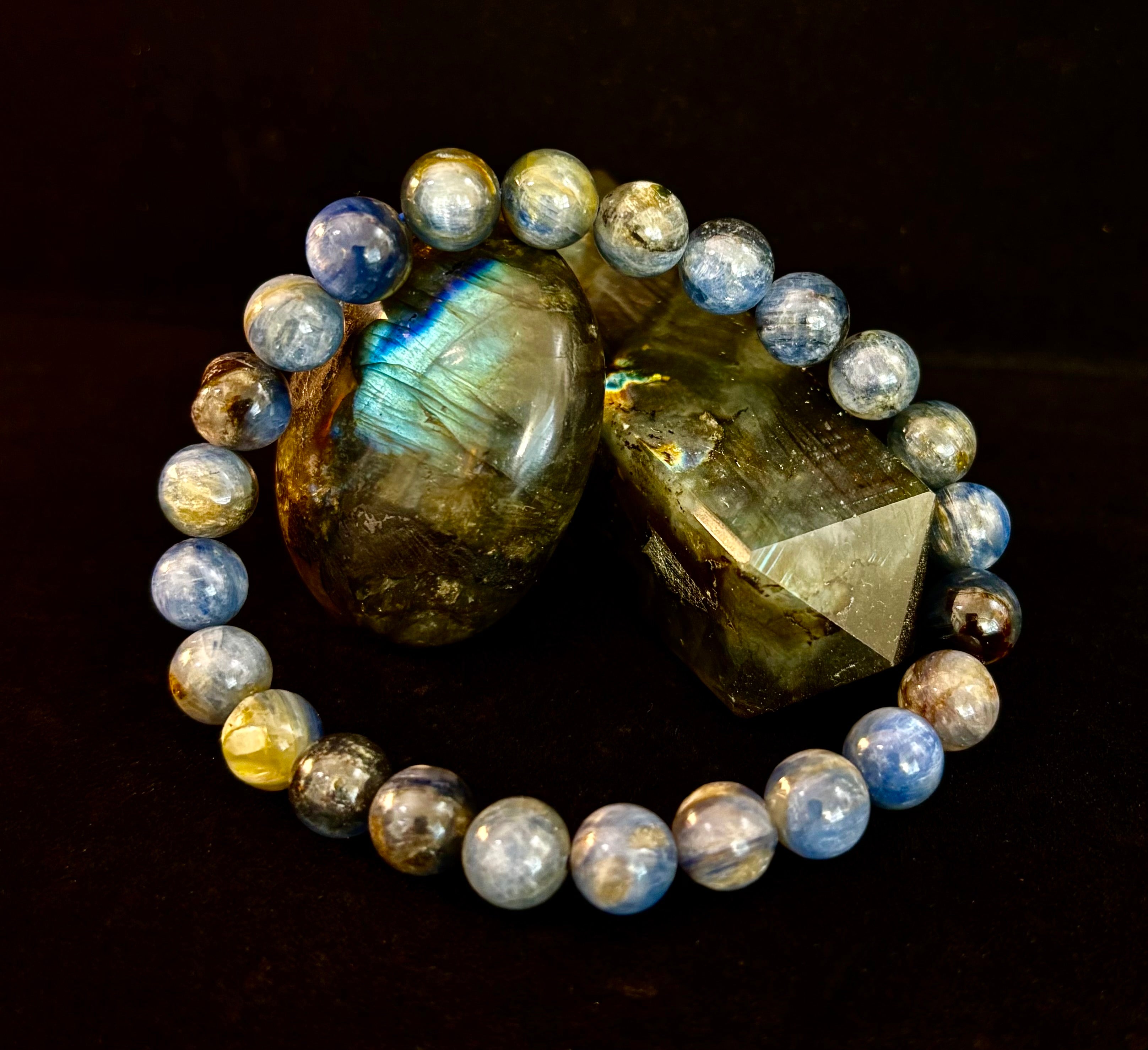 Reiki-Infused Blue Kyanite Bracelet for Clear Communication, High Vibration & Alignment (8mm)