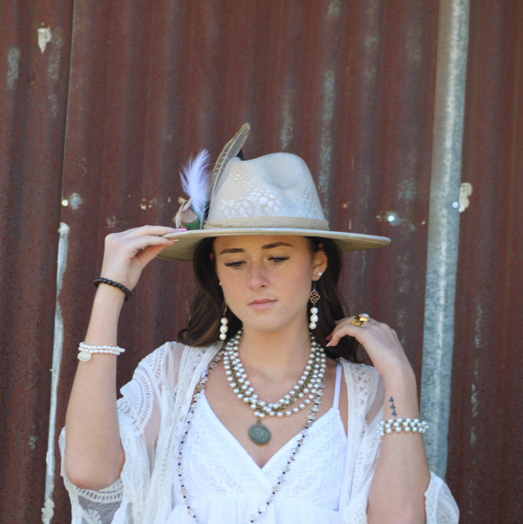 **Long Mother-of-Pearl Cross Necklace 259p