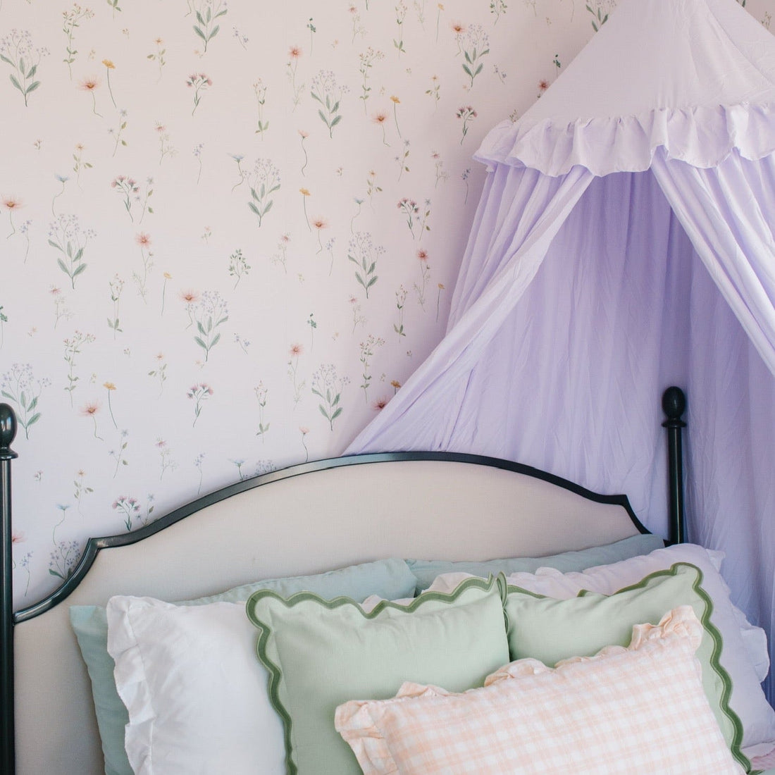 Marta floral wallpaper with blush pink and sage green tones in a bohemian style.