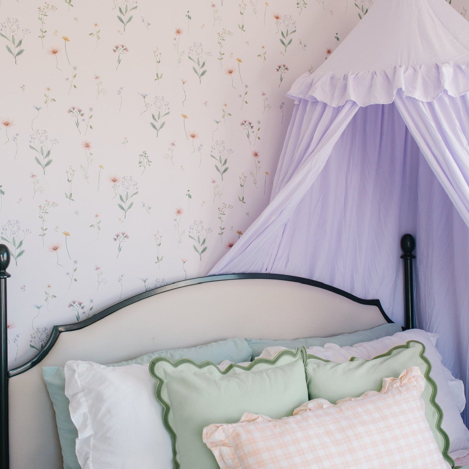 Marta floral wallpaper with blush pink and sage green tones in a bohemian style.